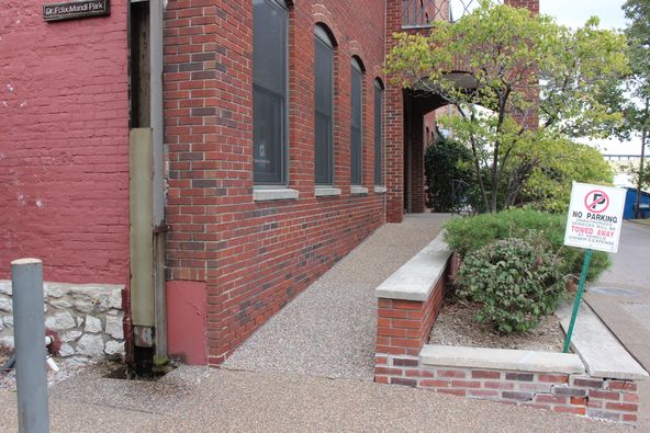 Emerson Place: 220 Emerson Pl, Davenport, IA 52801